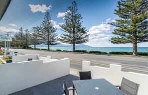 Superior Room | Terrace/patio - Kaikoura Beach Motel (Kaikoura)