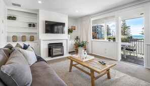 Living area - Kaikoura Beach Motel (Kaikoura)