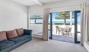 Superior Room | Living area - Kaikoura Beach Motel (Kaikoura)