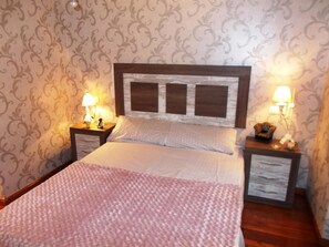 2 chambres, fer et planche à repasser, draps fournis