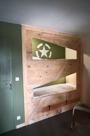 2 bedrooms, hypo-allergenic bedding, soundproofing, free WiFi