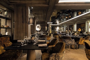 Middag serveres, franske retter