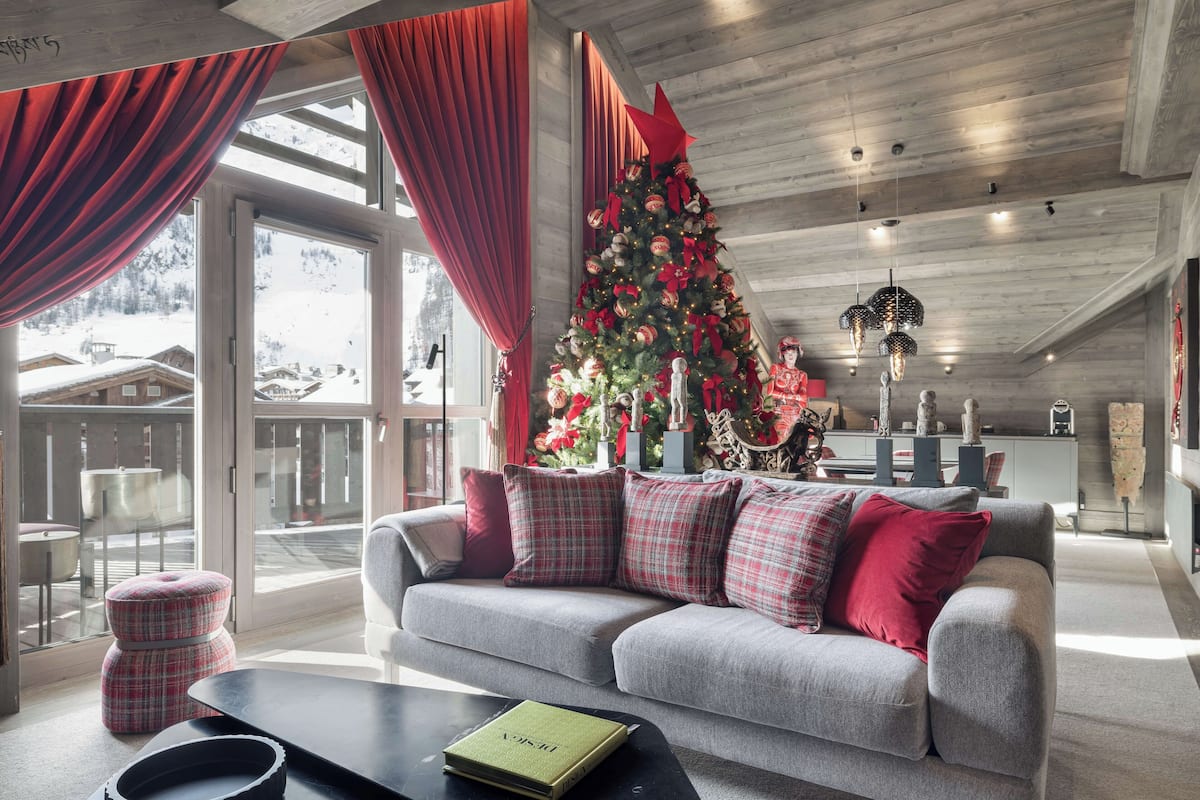 Penthouse (Sengli) | Egyptian cotton sheets, premium bedding, pillow-top beds, free minibar