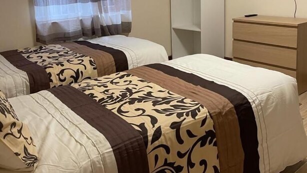 واي فاي مجانًا وملاءات أسرّة