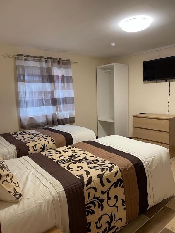 Free WiFi, bed sheets - Nights Inn (Slough)