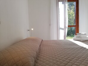 2 dormitorios, caja fuerte, escritorio y wifi