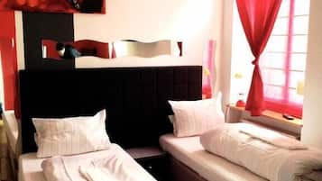 Apartment, 2 Bedrooms | 3 bedrooms, desk, free WiFi