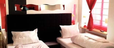 Apartment, 2 Bedrooms | 3 bedrooms, desk, free WiFi