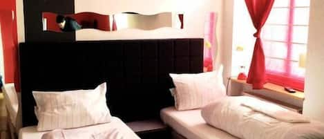 Apartment, 2 Bedrooms | Desk, free WiFi