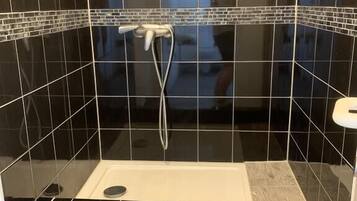 Shower kamar mandi