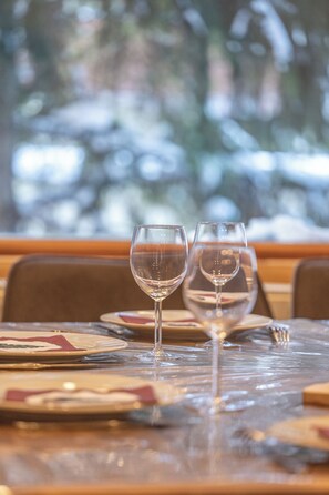 Dining - Chalet Alpe One in Alpe d'Huez at 1850 m - Village and 2 mins from the slopes (L'Alpe d'Huez)