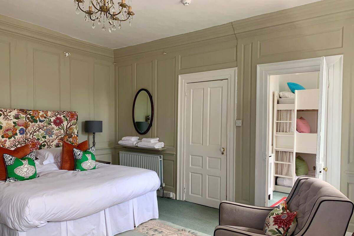 Family Suite | 1 bedroom, Egyptian cotton sheets, premium bedding