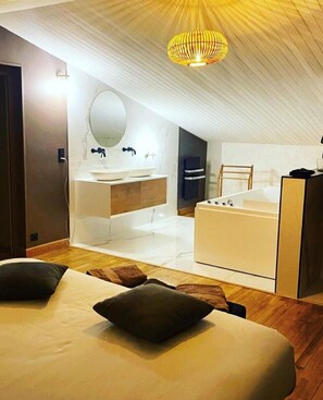 5 bedrooms, iron/ironing board, free WiFi, bed sheets - Your 5* vacation with family or friends. A haven of peace in the heart of the Cévennes! (Saint-Jean-du-Pin)