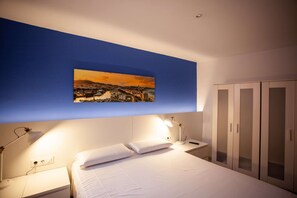 4 室のベッドルーム、アイロン / アイロン台、WiFi、ベッドシーツ