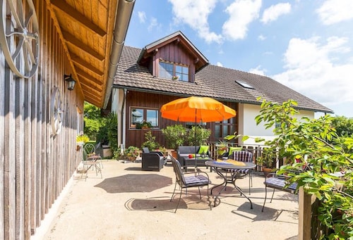 Ferienwohnung "Obstwiese" mit Bergblick, WLAN, Terrasse, kostenloses Parken, Haustiere auf Anfrage