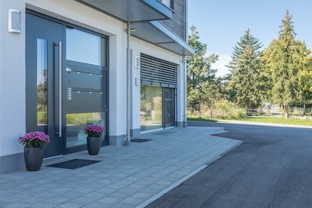 Außenbereich. Ferienwohnung "2 Am Biohof Eriskirch" in Bodenseenähe mit Balkon & Garten