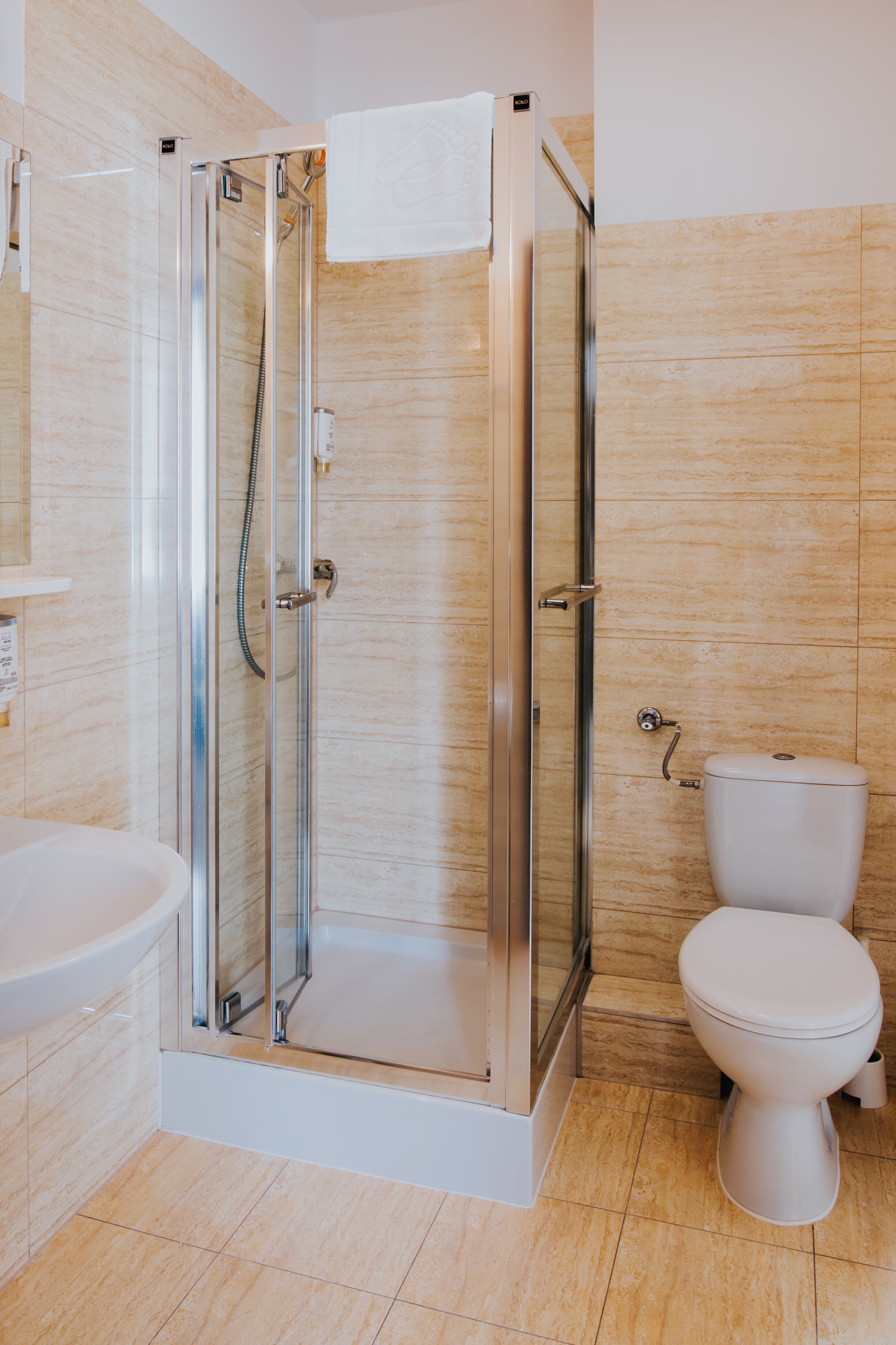 twin room | bathroom | shower, hair dryer, towels, soap