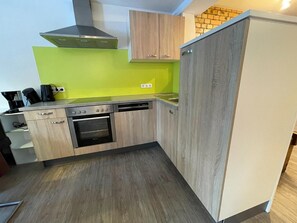 Refrigerador, horno, parrilla de estufa y lavavajillas 