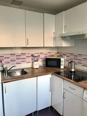 Private kitchen - Madrid Rio Center - Monederos C (One-Bedroom Apartment) (Madrid)