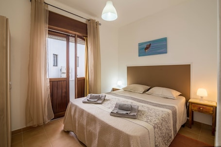 2 bedrooms, iron/ironing board, free WiFi, bed sheets. "Beach Residence 11" with Balcony, Barbecue, Wi-Fi & Cable TV; Parking Available