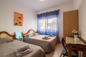 2 chambres, fer et planche à repasser, Wi-Fi gratuit, draps fournis