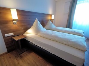 2 Schlafzimmer, Schreibtisch, Reisekinderbett, kostenloses WLAN