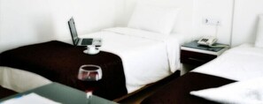 Minibar, in-room safe, desk, laptop workspace - Atalla Hotel (Antalya)