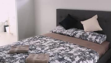 4 bedrooms, desk, iron/ironing board, travel cot