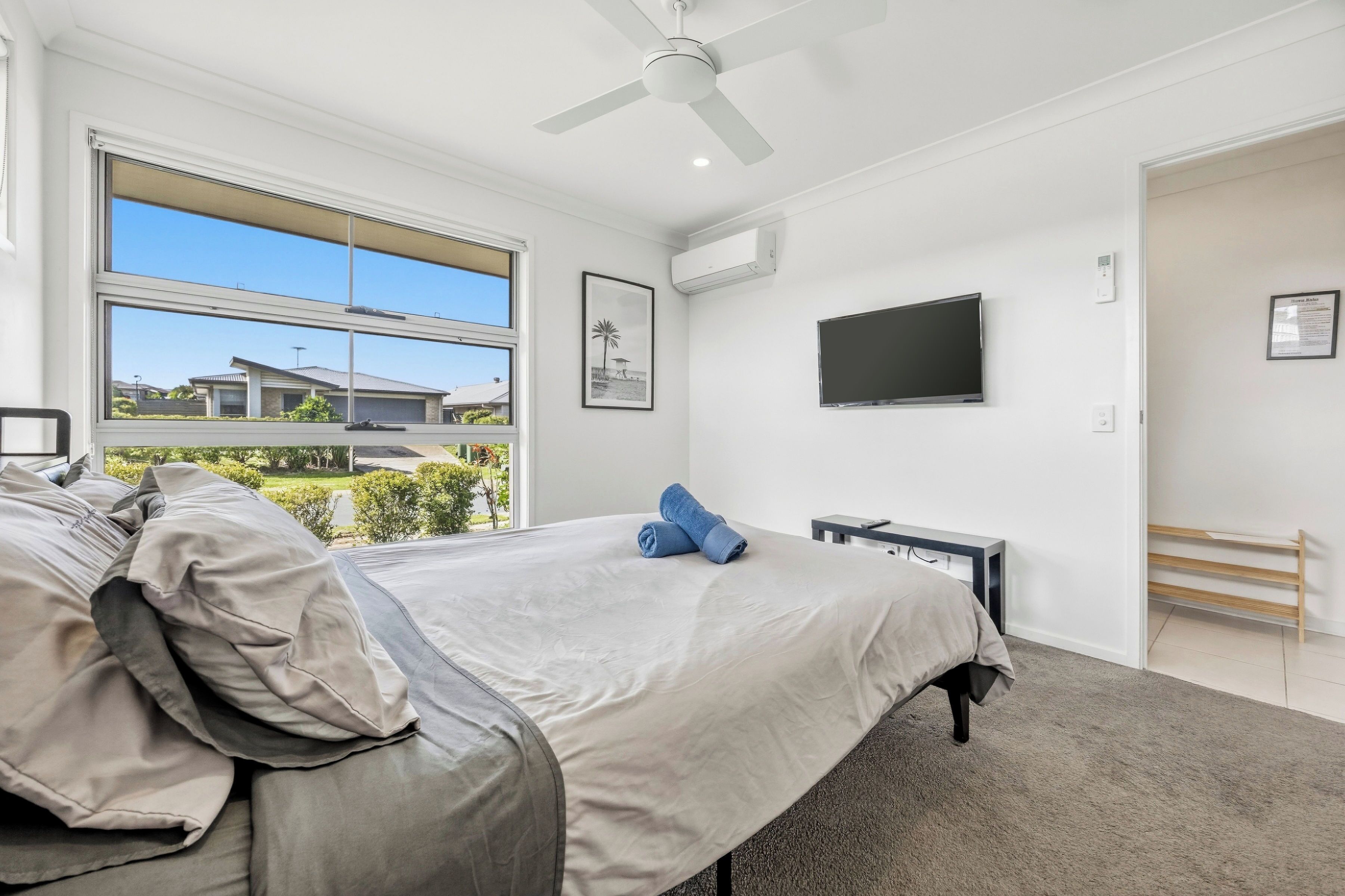 4 bedrooms, desk, iron/ironing board, travel cot