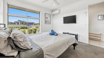 4 bedrooms, desk, iron/ironing board, travel cot