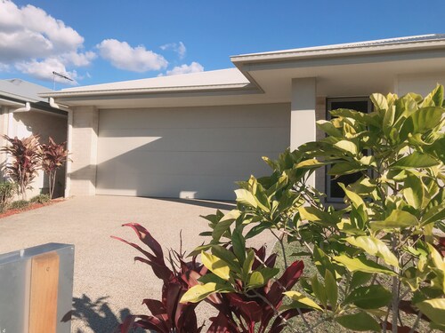 Brand new luxury home at Dakabin close to shop and North Lakes