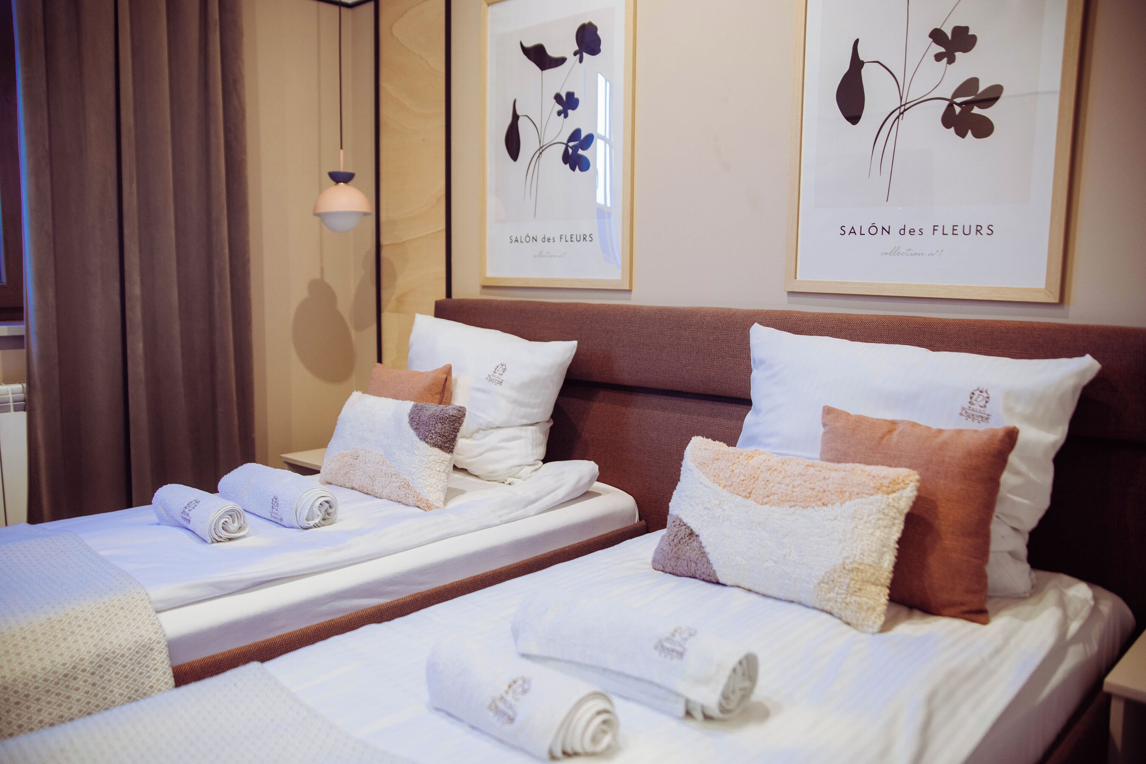 standard room | 1 bedroom, desk, free cots/infant beds, free wifi