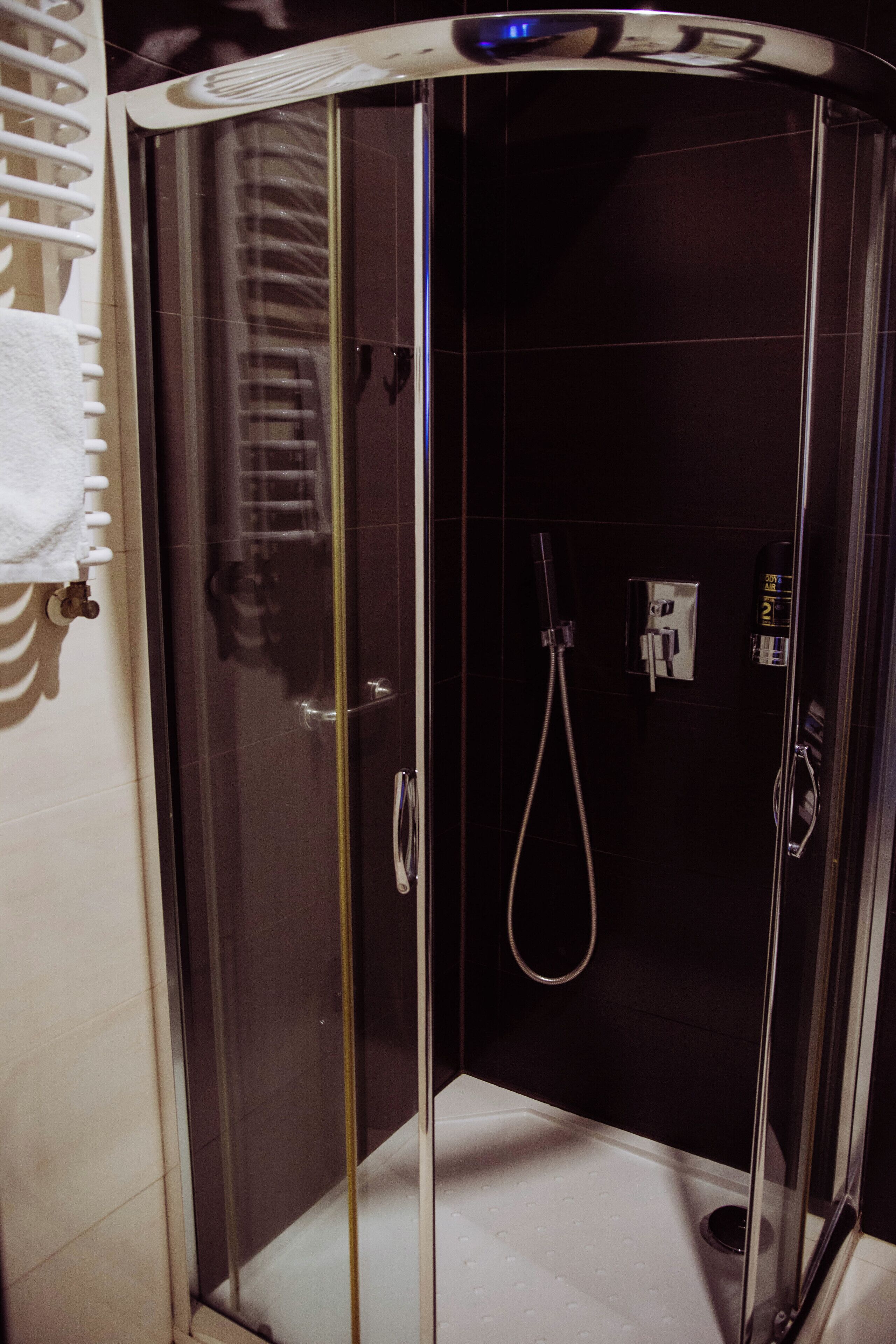panoramic room | bathroom | shower, towels