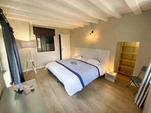 4 chambres, fer et planche à repasser, Wi-Fi, draps fournis