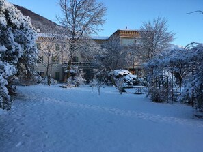 المنشأة من الخارج