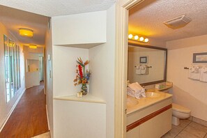 Combined shower/bathtub, hair dryer, towels, shampoo - Beach Colony 403 (Myrtle Beach)