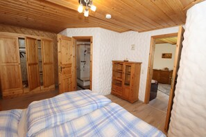 Double Room | Free WiFi, bed sheets - Haus Andrea (Lichtenberg)
