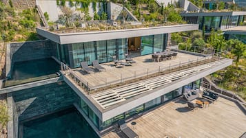 4+1 Villa Residence with Private Pool | Terras