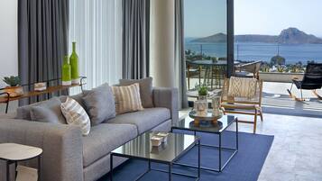 2+1 Residence Sea View With Terrace | Phòng khách | Smart TV 106-cm có truyền hình vệ tinh, TV