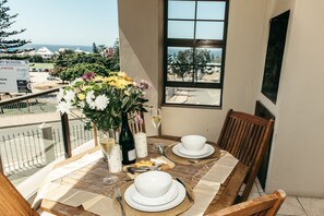 Deluxe appartement, 2 slaapkamers | Uitzicht vanaf balkon