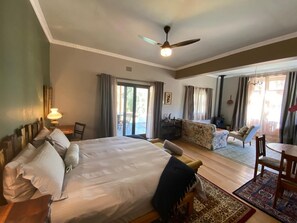 Ropa de cama de alta calidad, muebles diferentes y wifi gratis 