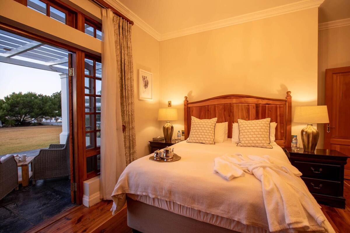 Laptop workspace, free WiFi, bed sheets