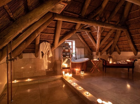 Upper Standard room | Bathroom | Towels