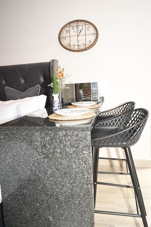 Comfort Studio, 1 Bedroom | Living area | 43-inch Smart TV with digital channels, TV, Netflix