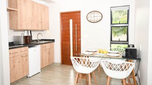 Cottage Standard, 2 chambres | Cuisine privée | Machine à expresso, cafetière/bouilloire, micro-ondes