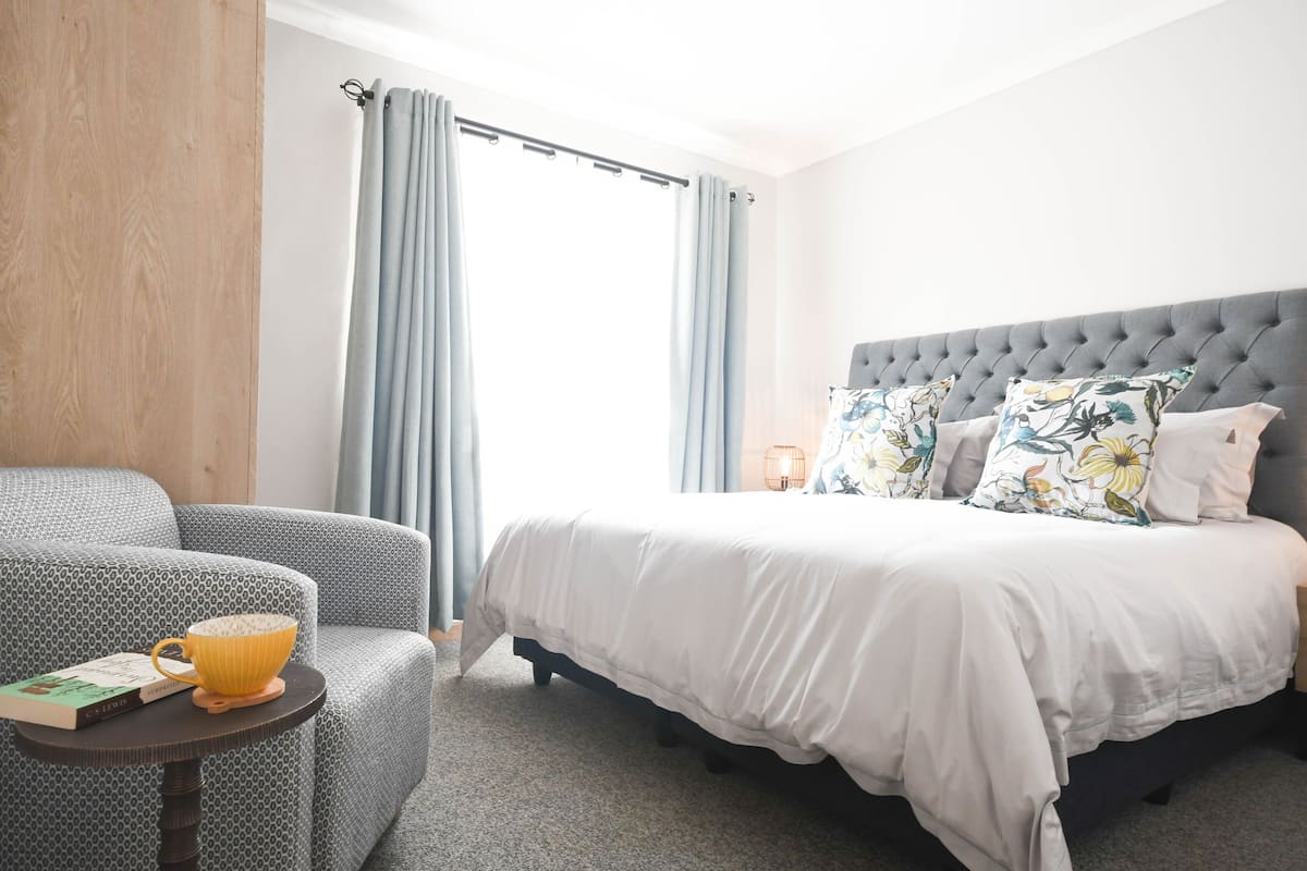 Standard Cottage | Laptop workspace, blackout drapes, iron/ironing board (on request)