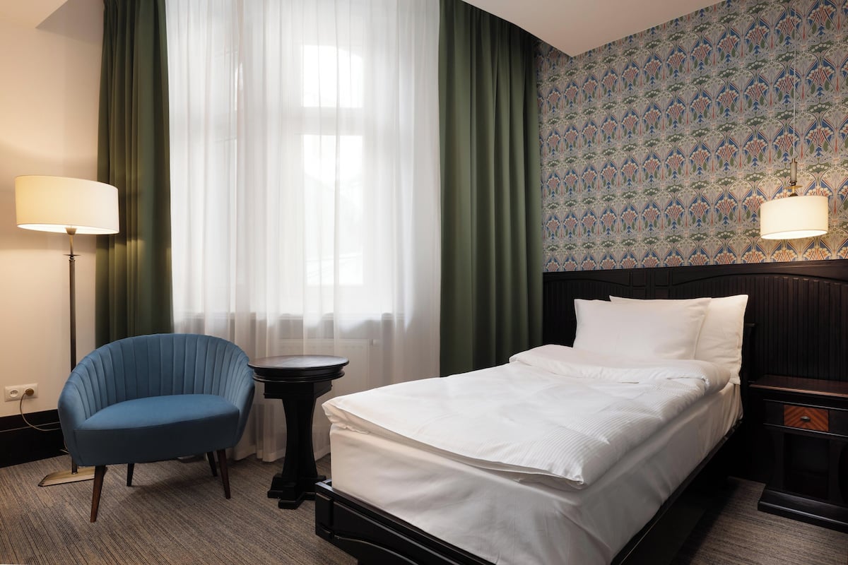 Standard Single Room | In-room safe, desk, blackout curtains, iron/ironing board
