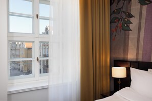Superior Twin kamer, uitzicht op de stad | Een kluis op de kamer, een bureau, verduisterende gordijnen