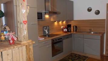 Apartment, 2 Bedrooms, Ground Floor | Private kitchen | Fridge, microwave, oven, dishwasher
