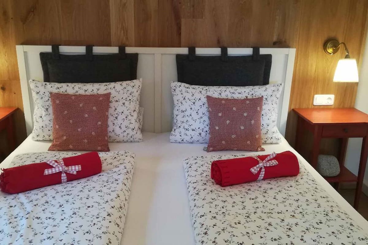 Apartment, 2 Bedrooms, Ground Floor | Seterika/papan seterika, katil bayi/kot (percuma), Wi-fi percuma 